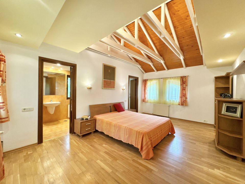 Casă cu 10 camere de vânzare în Central, Frumusani – fotografia 11 din 40