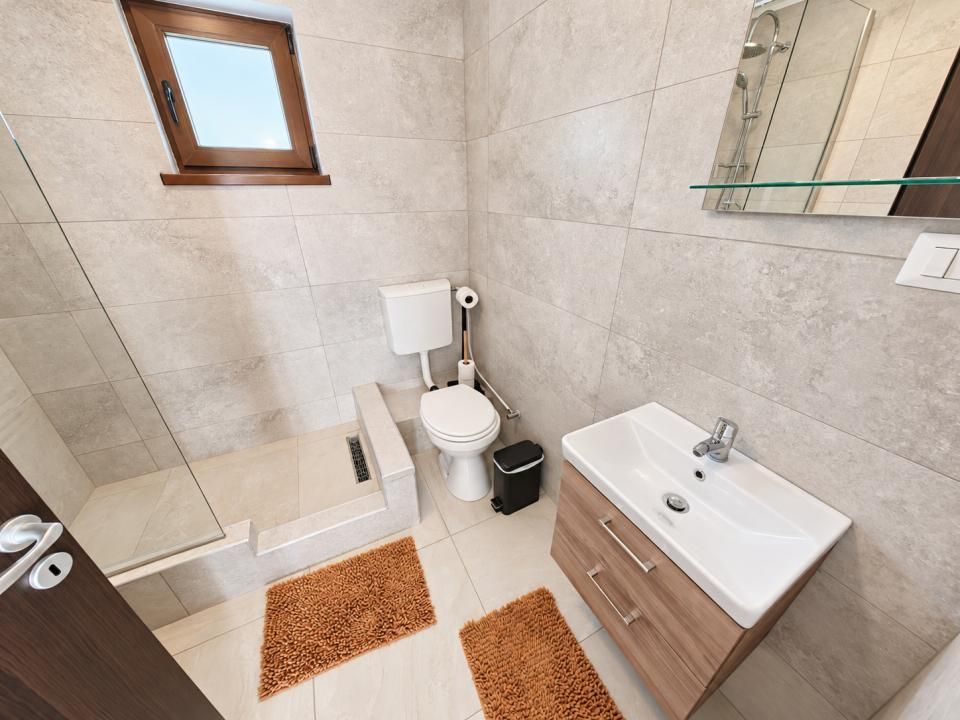 Casă cu 5 camere de vânzare în Buhalnita – fotografia 21 din 23
