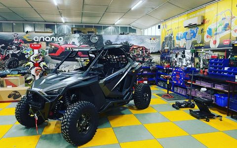 Spațiu industrial cu 4 camere de vânzare în Central, Roman