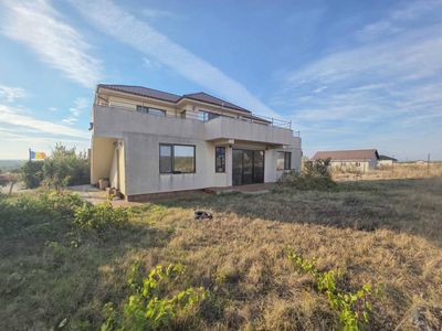 Casă cu 6 camere de vânzare în Central, Corbu – fotografia 3 din 17