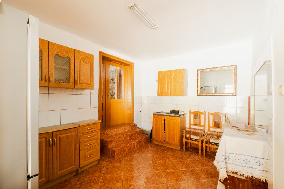 Casă cu 6 camere de vânzare în Jebel – fotografia 13 din 22