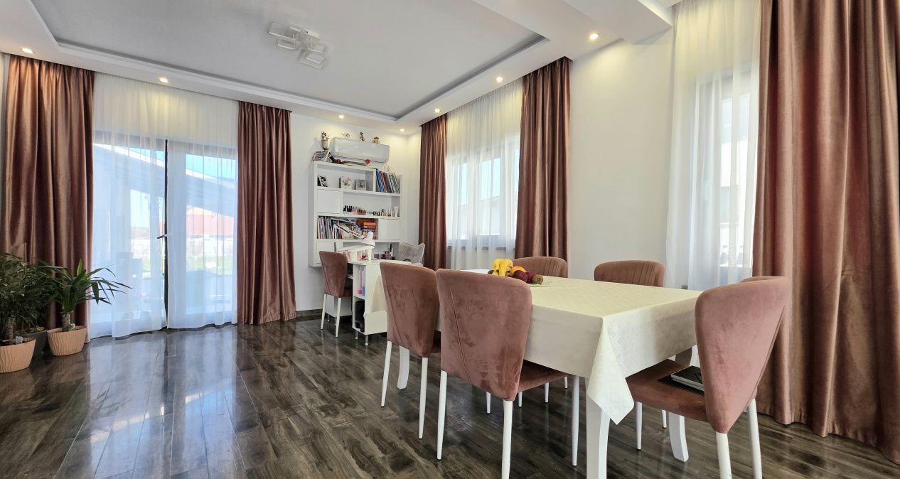 Casă cu 3 camere de vânzare în Năvodari – fotografia 3 din 31