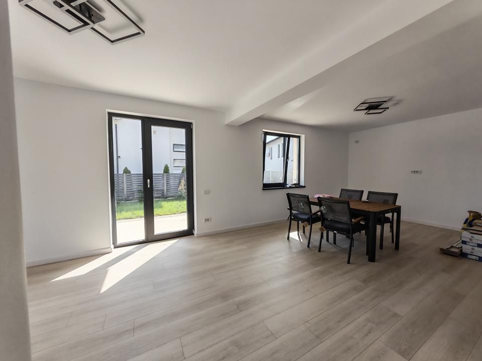 Casă cu 4 camere de vânzare în Est, Tunari – fotografia 22 din 27