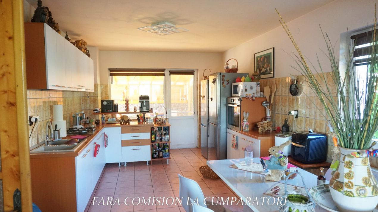Casă cu 6 camere de vânzare în Central, Pausesti-Maglasi – fotografia 7 din 28