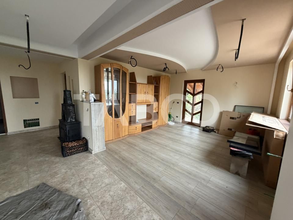 Casă cu 7 camere de vânzare în Berivoi – fotografia 5 din 29