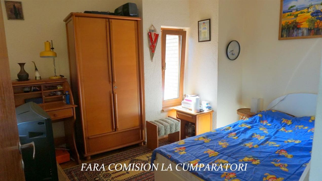 Casă cu 7 camere de vânzare în Daesti – fotografia 23 din 44