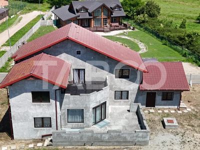 Casă cu 5 camere de vânzare în Sercaia – fotografia 3 din 18