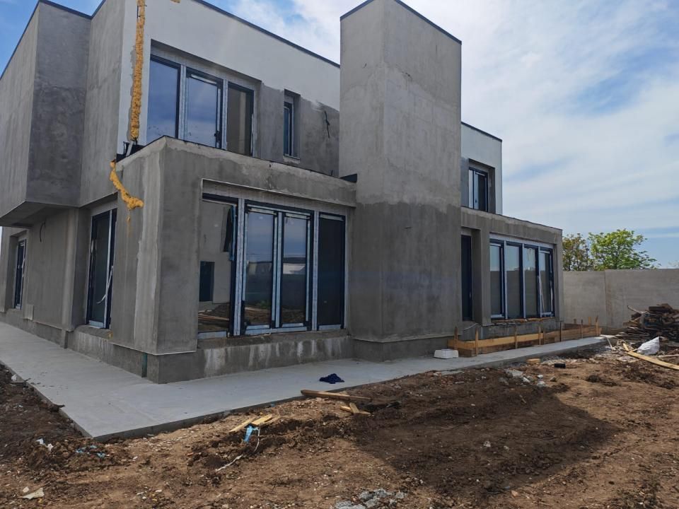 Casă cu 7 camere de vânzare în Tunari – fotografia 9 din 10