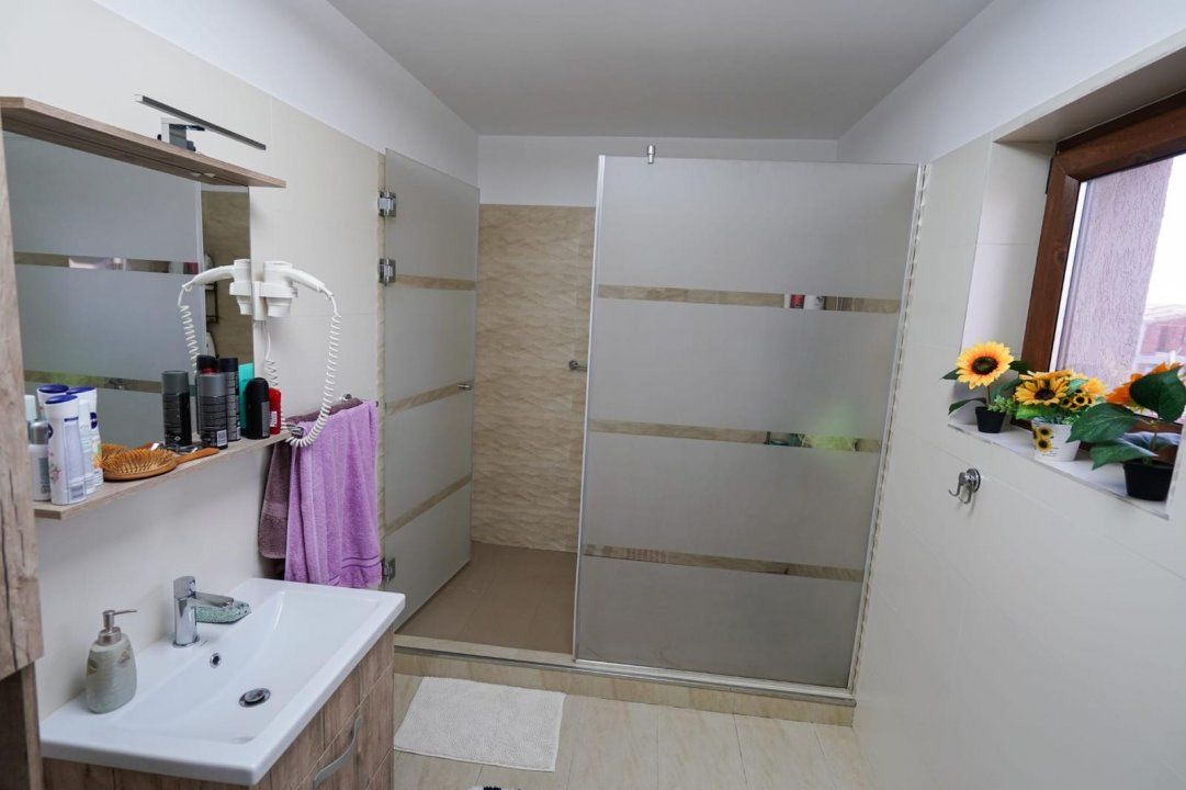 Casă cu 4 camere de vânzare în Domnești – fotografia 8 din 13
