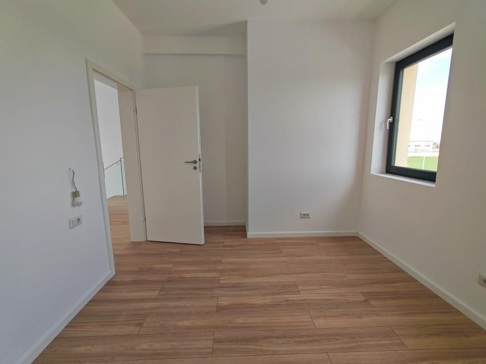 Casă cu 4 camere de vânzare în Sud, Tunari – fotografia 5 din 17