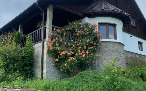 Casă cu 6 camere de vânzare în Nord-Est, Livadea