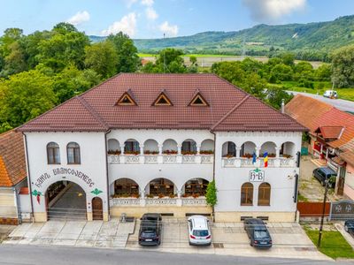 Hotel / pensiune cu 17 camere de vânzare în Sambata de Jos – fotografia 5 din 29