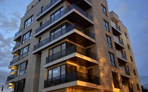 Apartament cu 3 camere de vânzare în Ștefan cel Mare, București