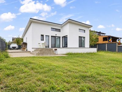 Casă cu 4 camere de vânzare în Central, Ghermanesti – fotografia 3 din 26