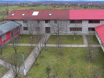 Spațiu industrial cu 15 camere de vânzare în Comănești – fotografia 4 din 10