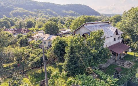 Casă cu 5 camere de vânzare în Fagetu