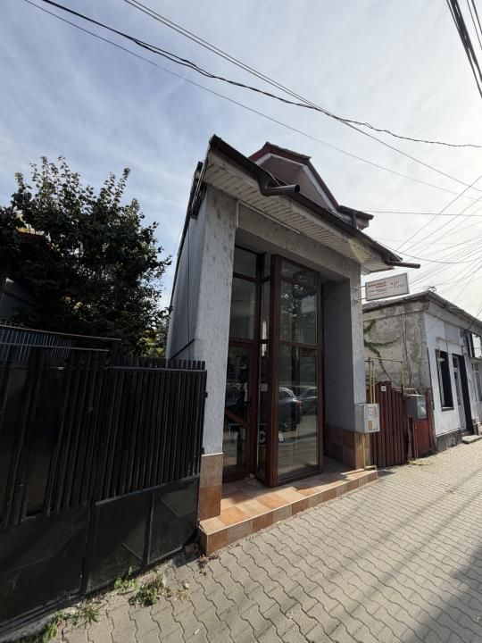 Spațiu comercial cu 6 camere de vânzare în Central, Giurgiu – fotografia 1 din 17