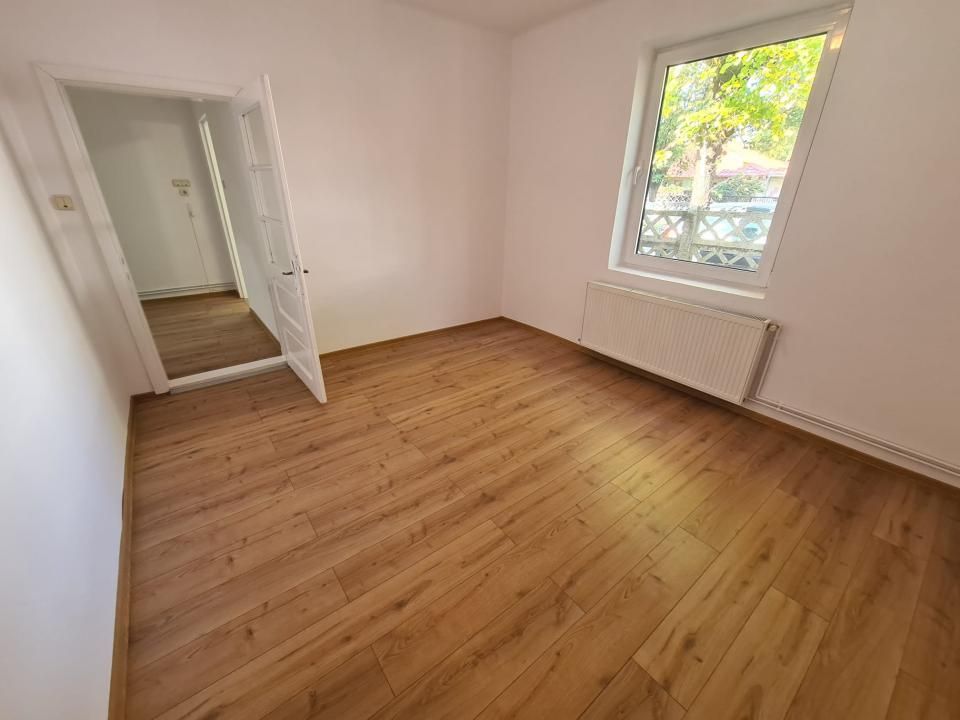 Casă cu 7 camere de vânzare în Sud, Câmpina – fotografia 20 din 24