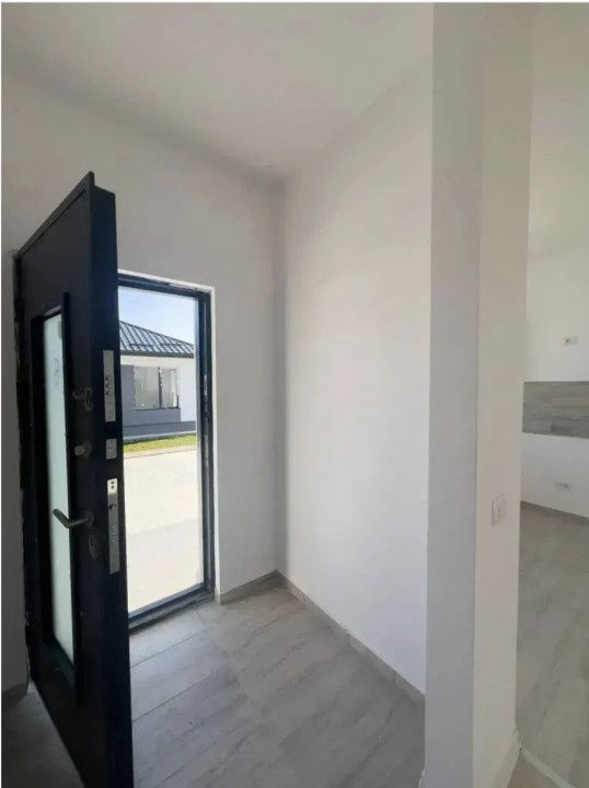 Casă cu 4 camere de vânzare în Central, Tunari – fotografia 4 din 18