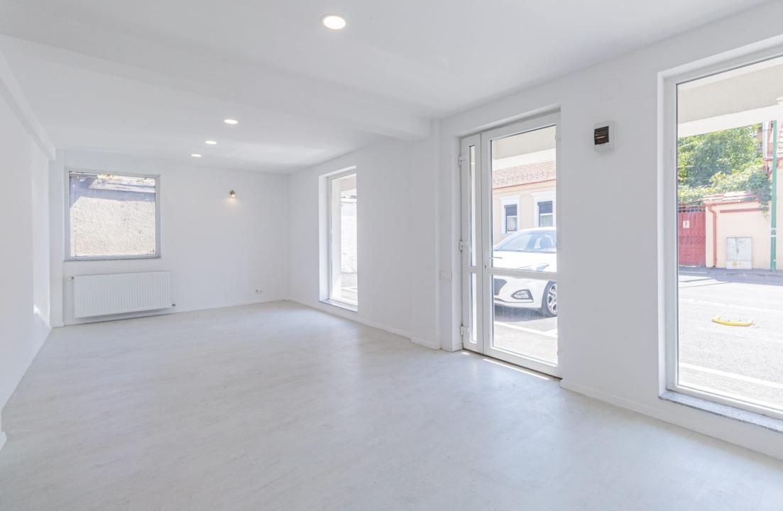 Spațiu comercial cu 2 camere de închiriat în Brasovul Vechi, Brașov – fotografia 1 din 8