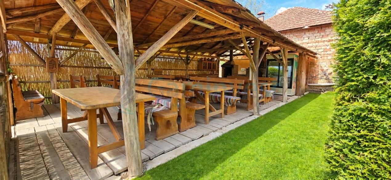 Proprietate cu 10 camere de vânzare în Central, Remetea – fotografia 5 din 24