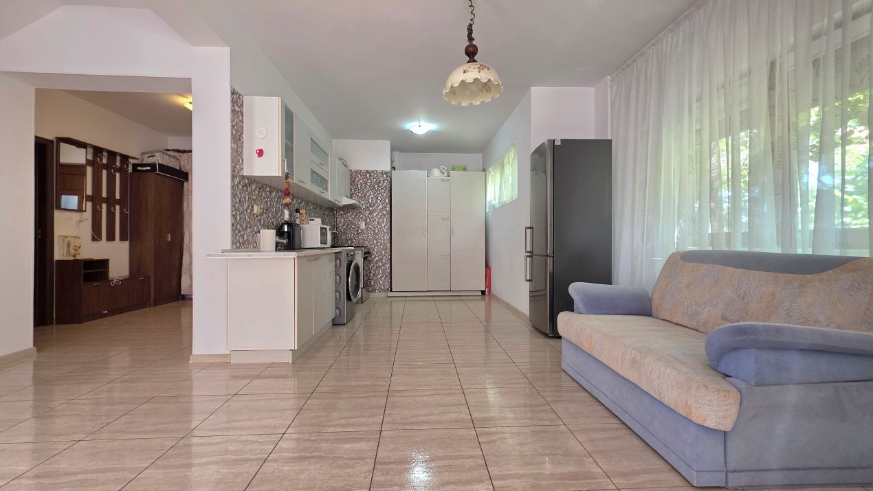 Casă cu 4 camere de vânzare în Lazu – fotografia 5 din 26