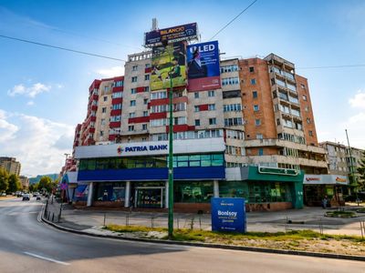 Spațiu comercial cu 10 camere de vânzare – fotografia 2 din 13