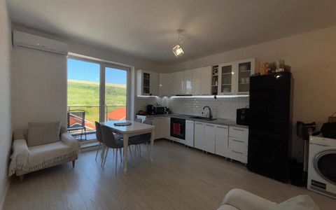 Apartament cu 3 camere de vânzare în Central, Chinteni