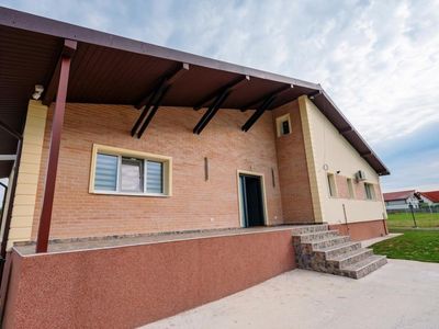 Casă cu 4 camere de vânzare în Trivale, Pitești – fotografia 2 din 21