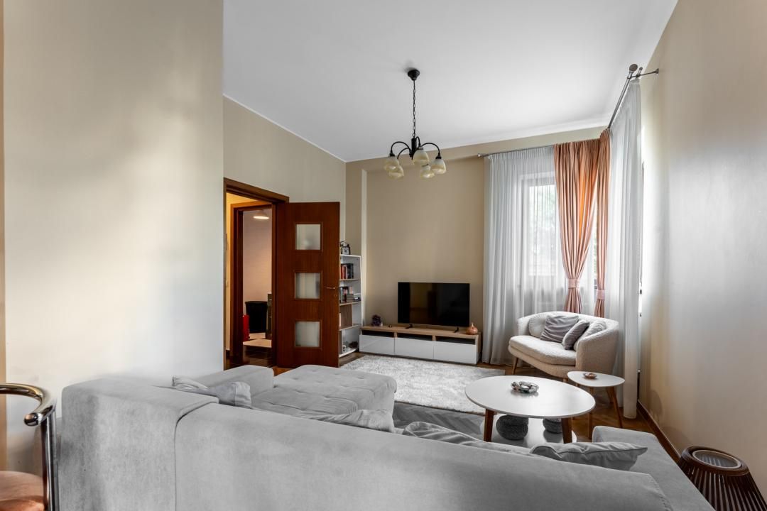 Casă cu 7 camere de vânzare în Ferdinand, București – fotografia 1 din 25