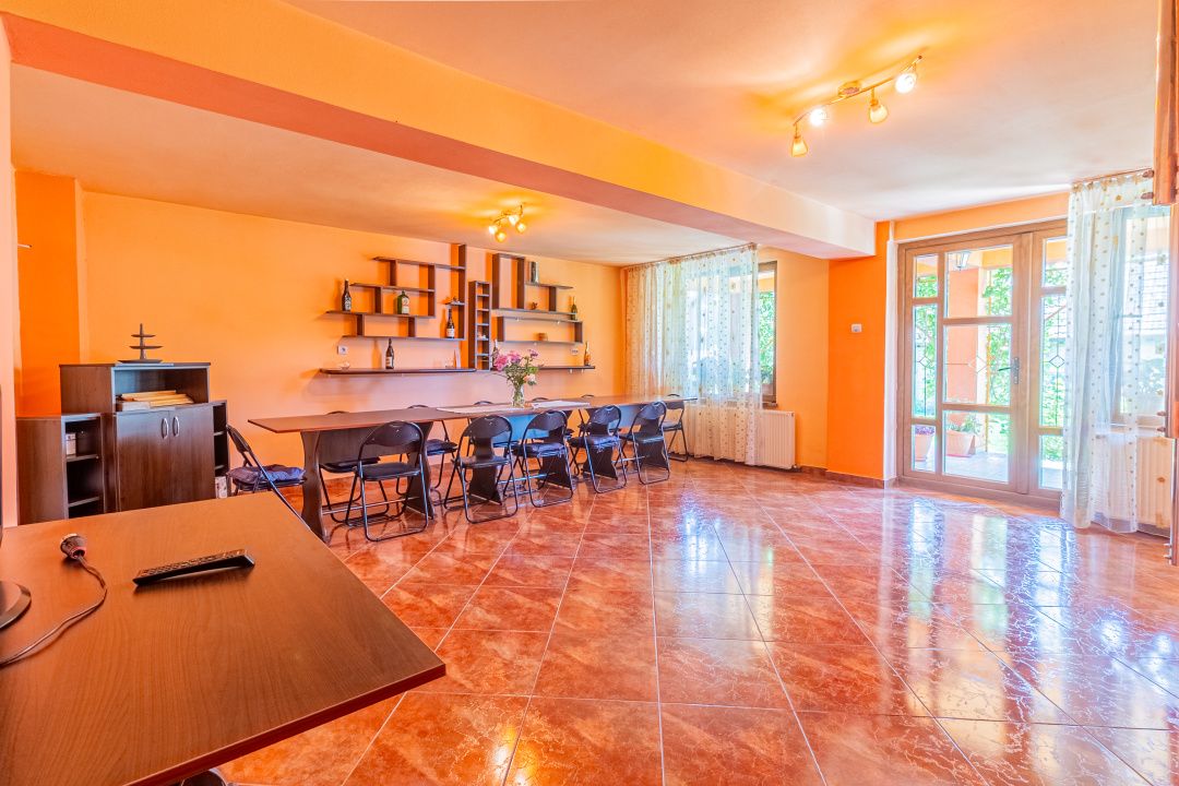 Casă cu 10 camere de vânzare în Râșnov – fotografia 3 din 35