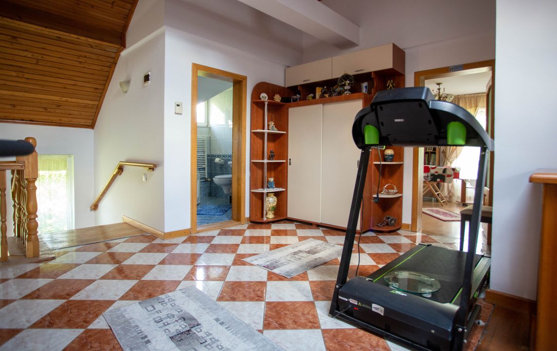 Casă cu 6 camere de vânzare în Comănești – fotografia 37 din 72