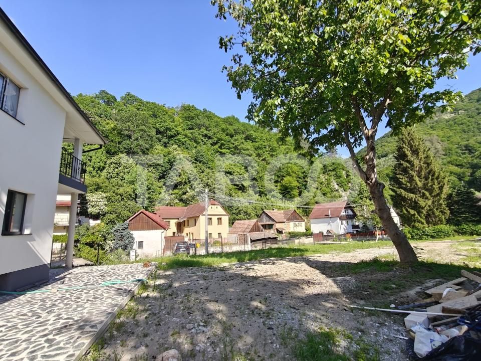 Casă cu 8 camere de vânzare în Cisnadioara – fotografia 11 din 29