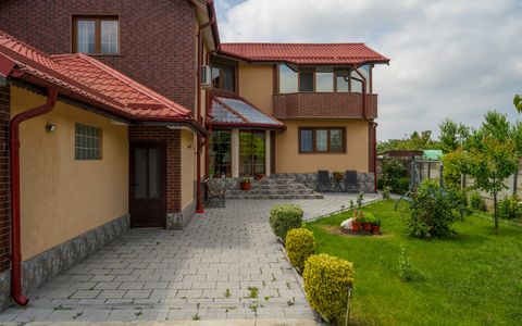 Casă cu 6 camere de vânzare în Afumați