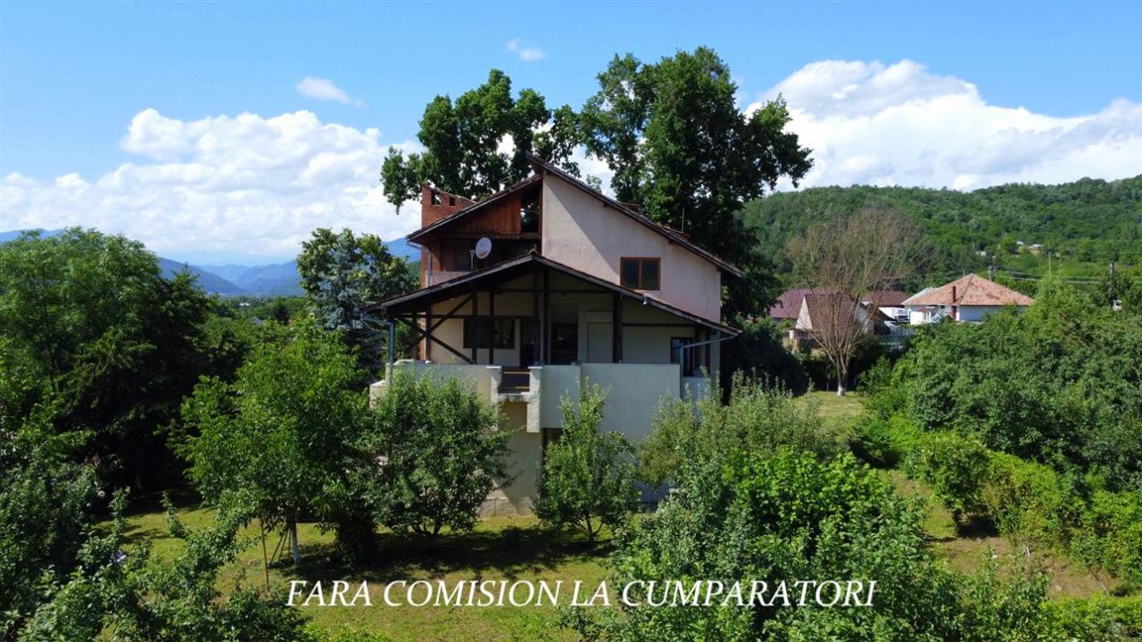 Casă cu 7 camere de vânzare în Daesti – fotografia 3 din 44
