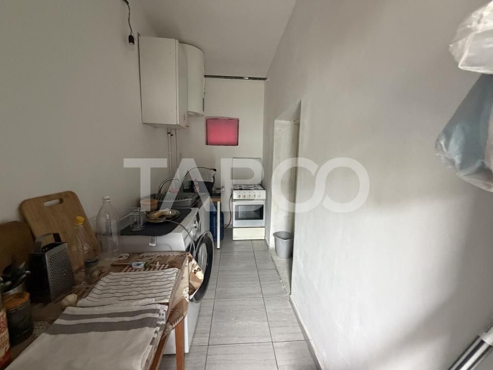 Casă cu 8 camere de vânzare în Gura Vaii – fotografia 11 din 16