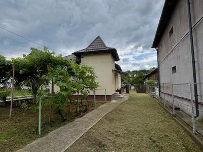 Casă cu 3 camere de vânzare în Periferie, Pucioasa – fotografia 3 din 20