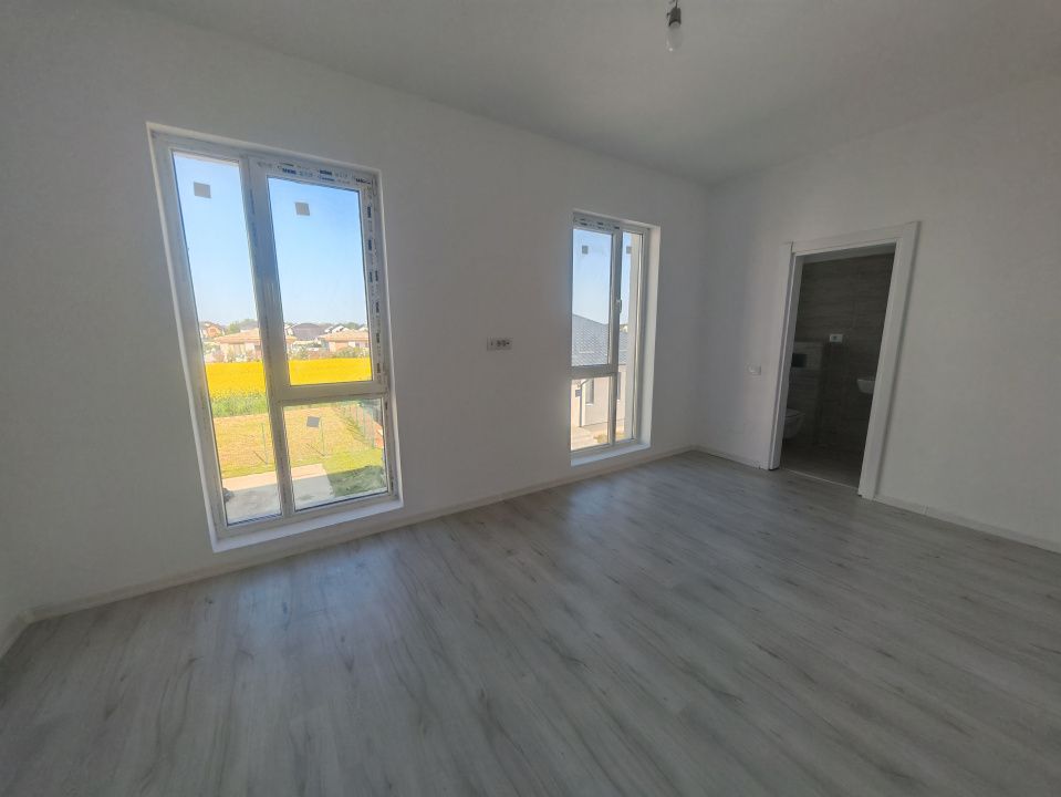 Casă cu 4 camere de vânzare în Central, Tunari – fotografia 11 din 17