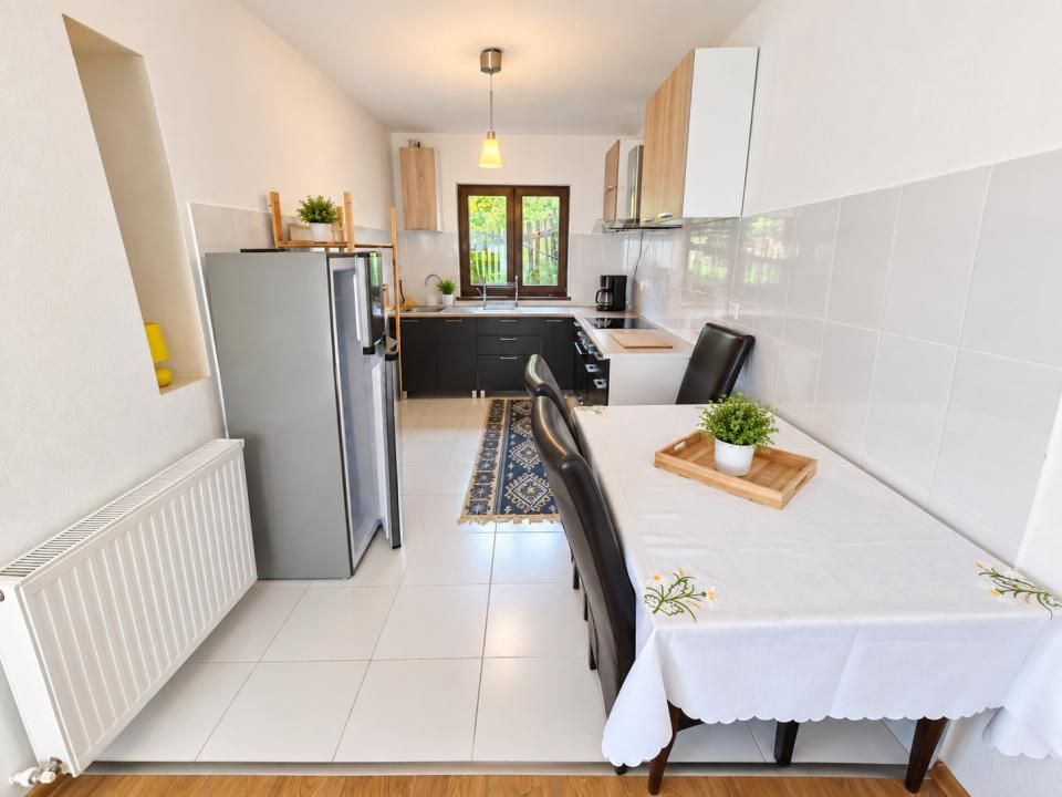 Casă cu 5 camere de vânzare în Buhalnita – fotografia 9 din 23