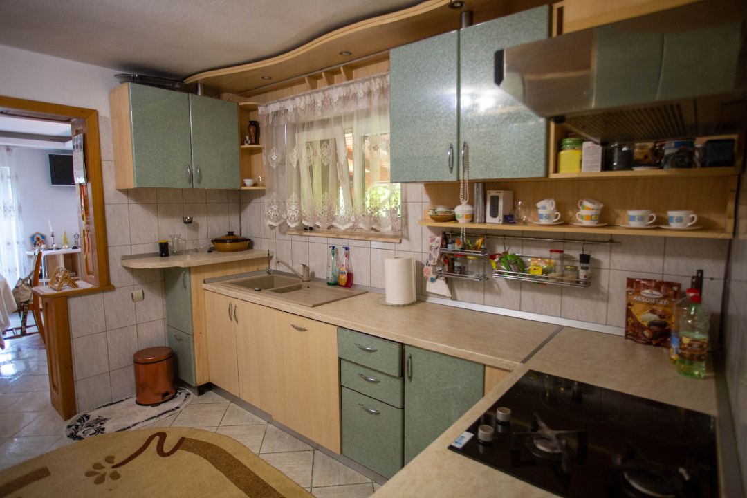 Casă cu 6 camere de vânzare în Comănești – fotografia 23 din 72