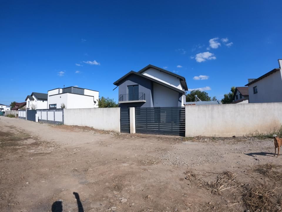 Casă cu 3 camere de vânzare în Semicentral, Giurgiu – fotografia 1 din 19