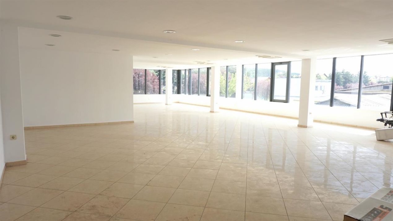 Spațiu comercial cu 1 cameră de închiriat în Cartierul Traian, Râmnicu Vâlcea – fotografia 5 din 14