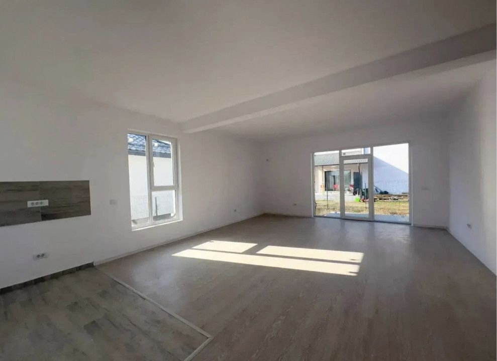 Casă cu 4 camere de vânzare în Central, Tunari – fotografia 6 din 18