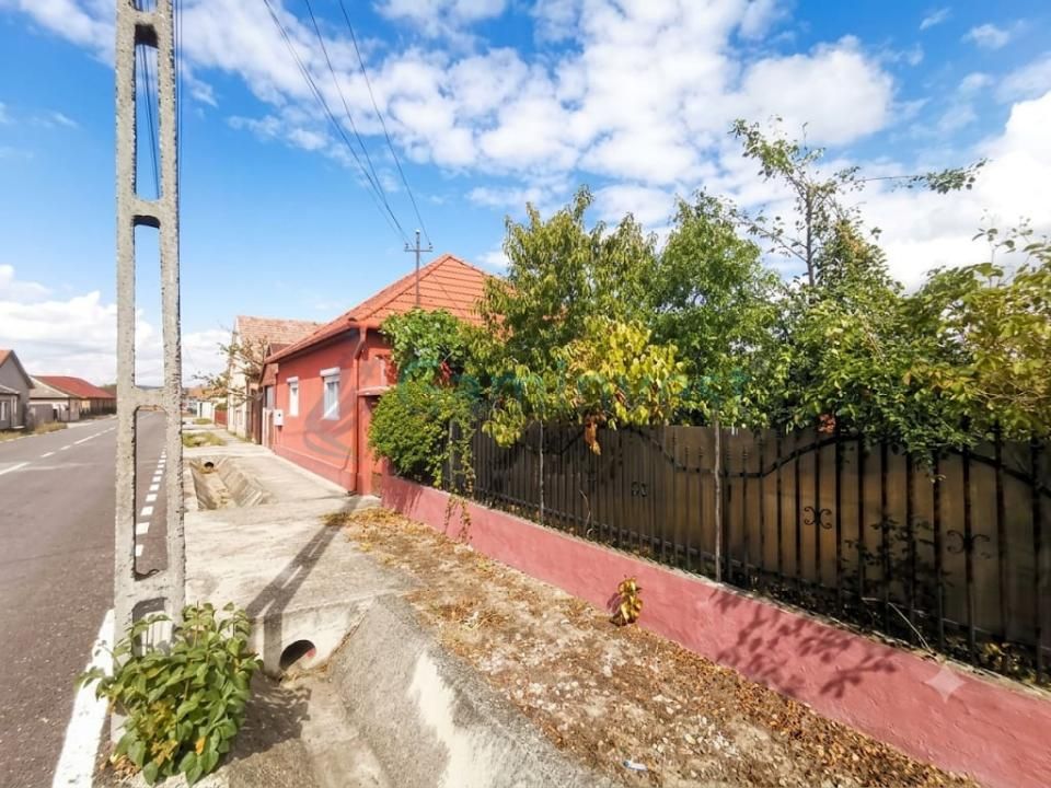 Casă cu 3 camere de vânzare în Central, Tileagd – fotografia 2 din 12