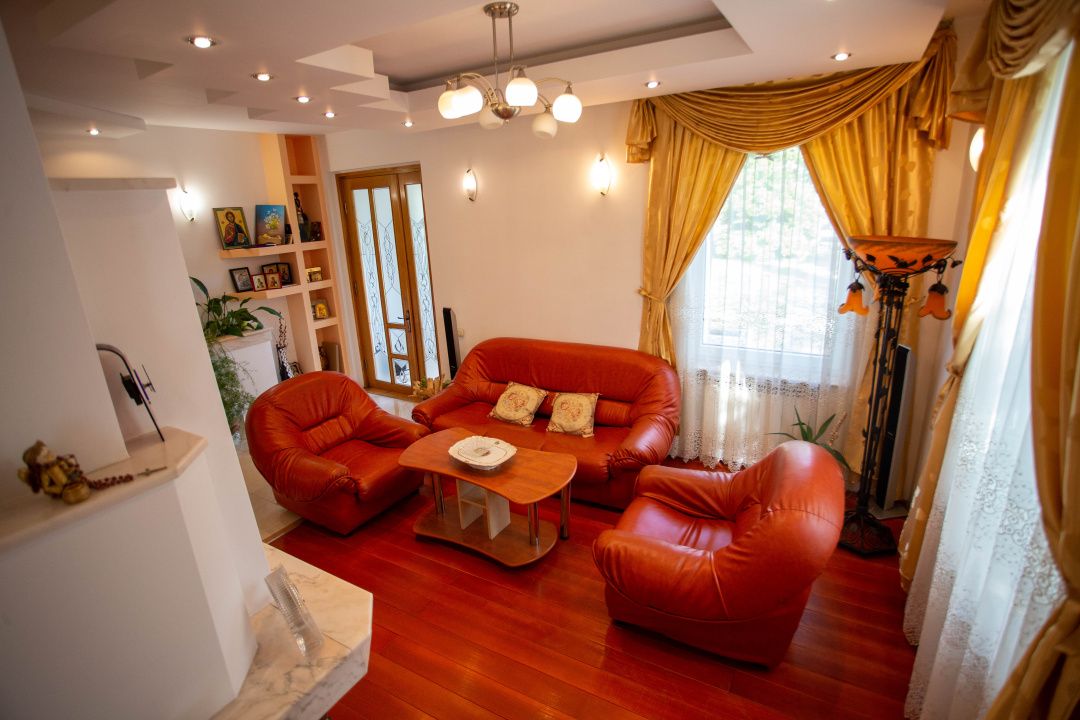 Casă cu 6 camere de vânzare în Comănești – fotografia 14 din 72