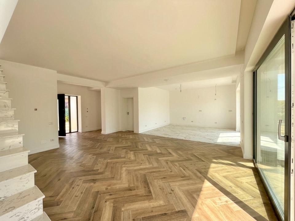 Casă cu 5 camere de vânzare în Tunari – fotografia 4 din 23