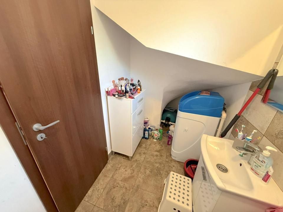 Casă cu 4 camere de vânzare în Central, Berceni – fotografia 10 din 44