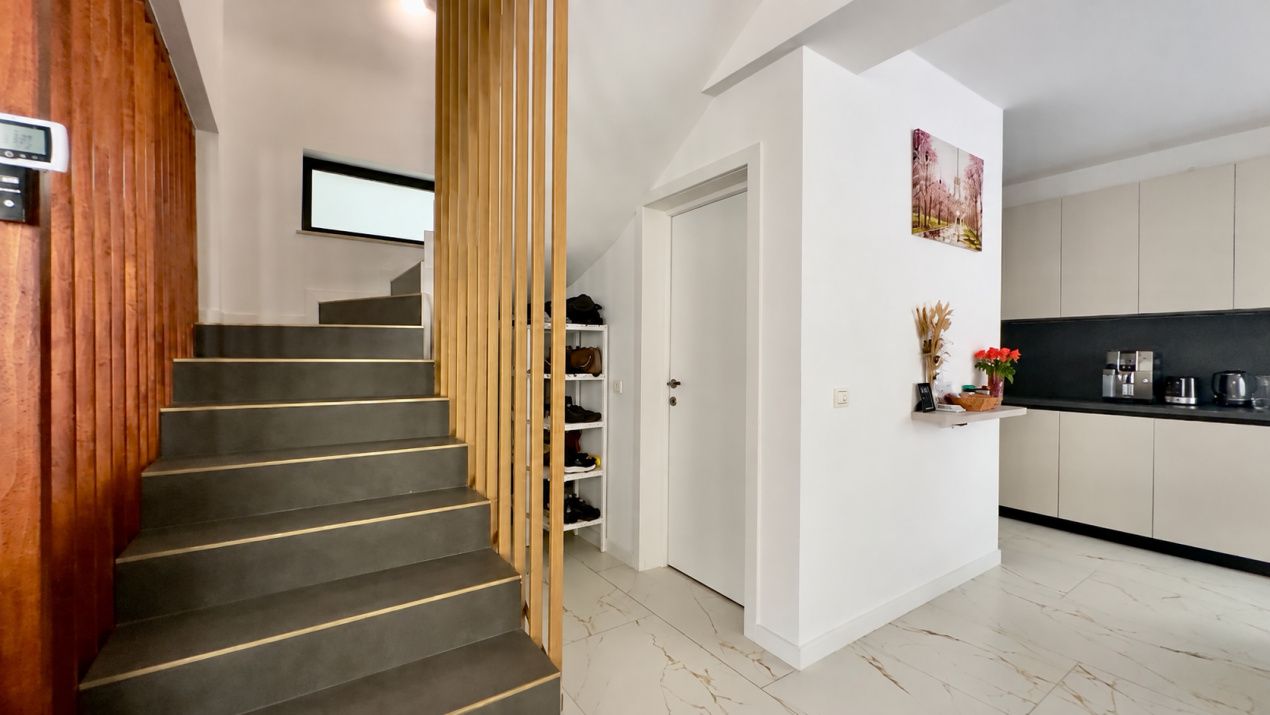 Casă cu 4 camere de vânzare în Nord, Mamaia – fotografia 6 din 29