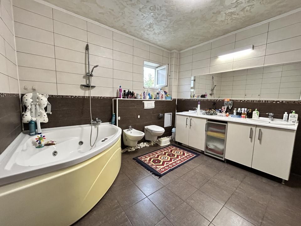 Casă cu 7 camere de vânzare în Central, Pantelimon – fotografia 11 din 20