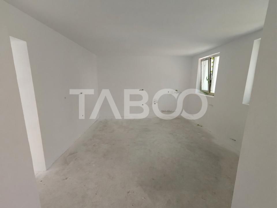 Casă cu 8 camere de vânzare în Cisnadioara – fotografia 17 din 29